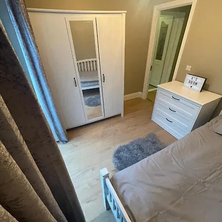 Great House In Centre With All Amenities 公寓