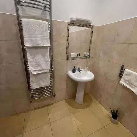 Great House In Centre With All Amenities 公寓